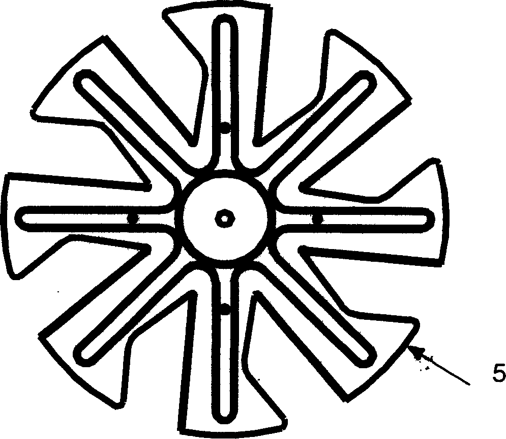 Microwave oven with improved heating uniformity structure