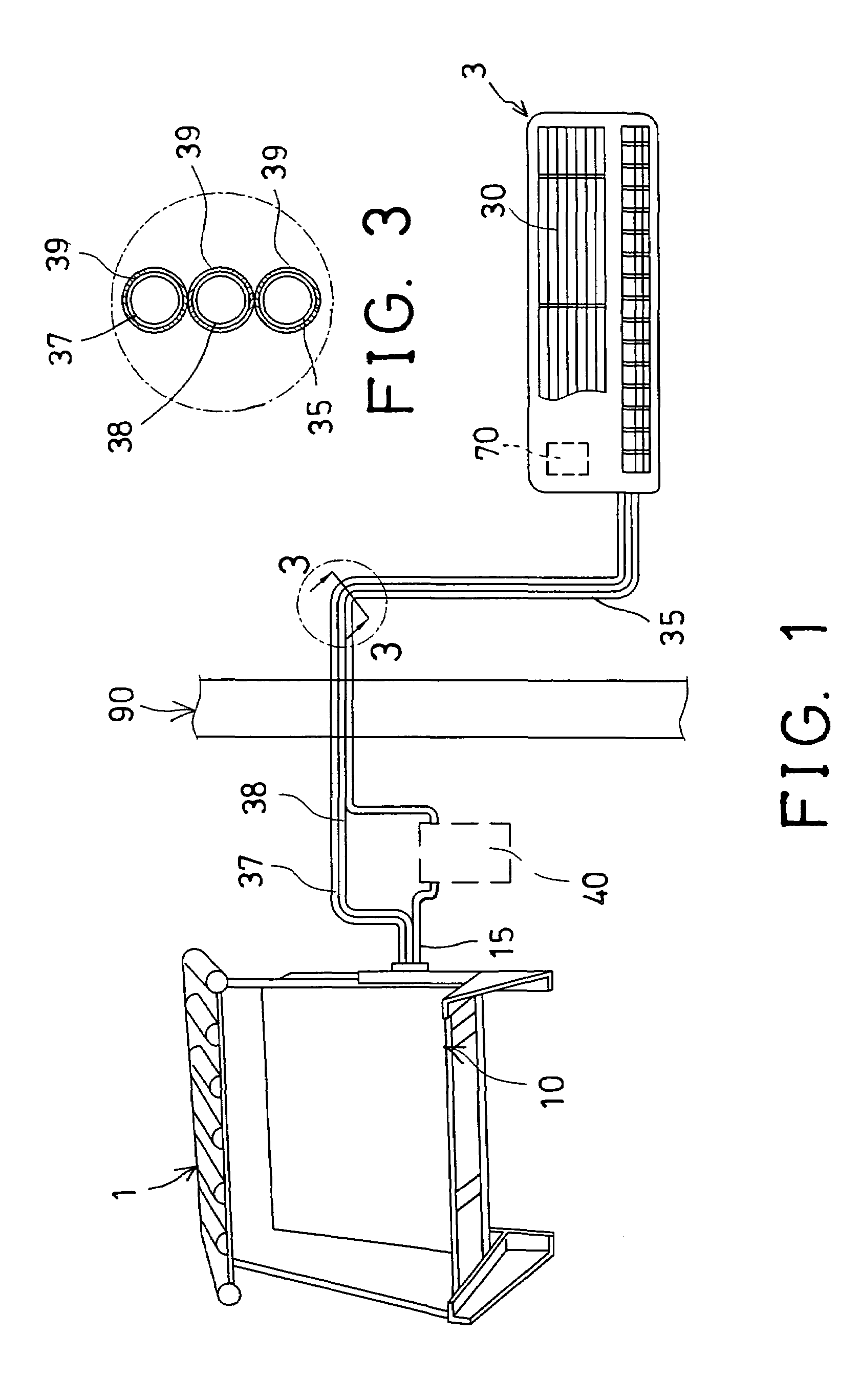 Air conditioner having water draining device