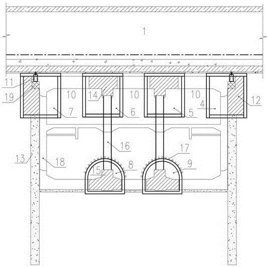 Supporting structure for six-pilot-holes large-section metro station undercrossing existing line