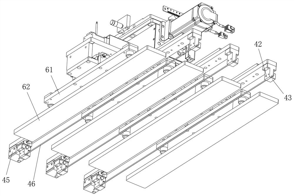 Multi-pole piece group linkage pressing piece cutting device with width adjusting function