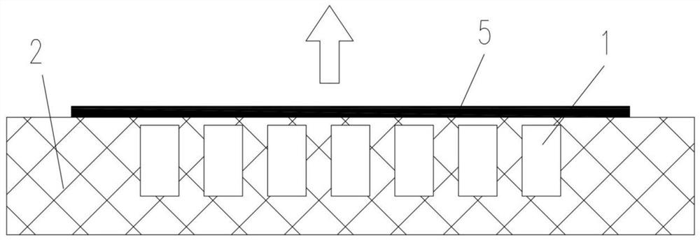 A device and method capable of improving coil strength and electromagnetic forming efficiency