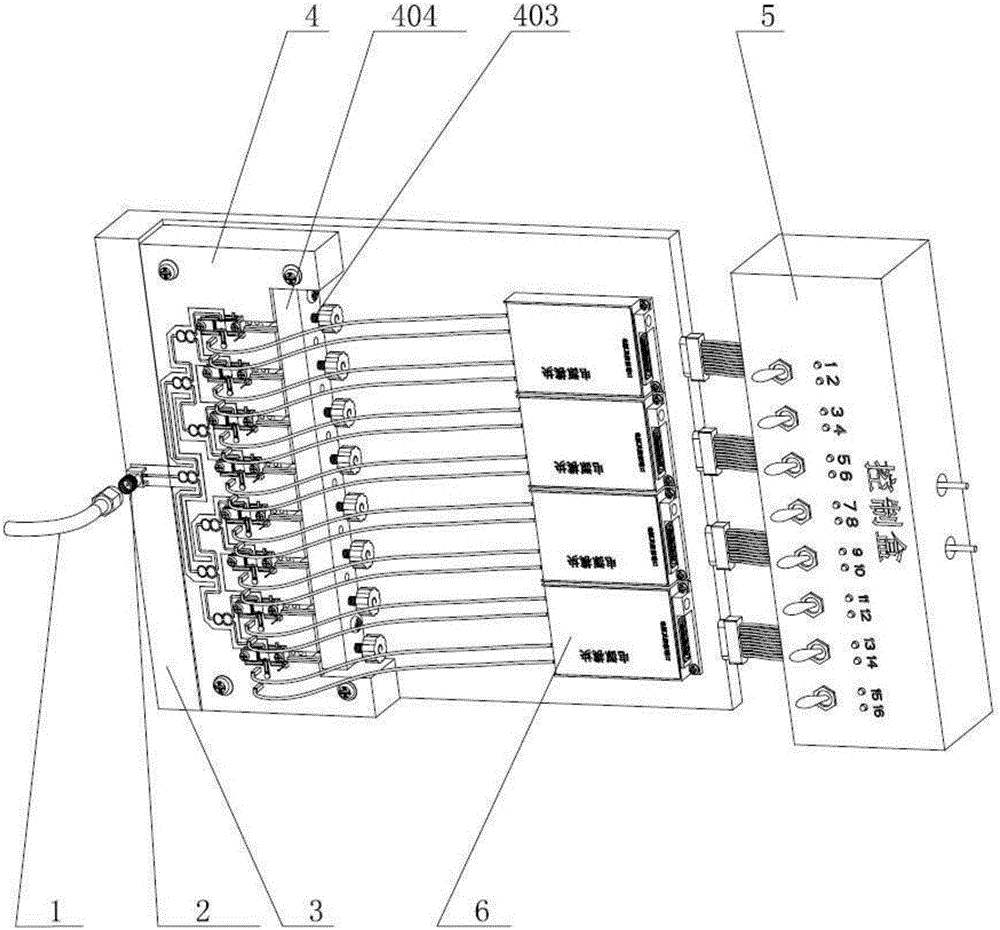 Microwave chip screening device and screening method therefor