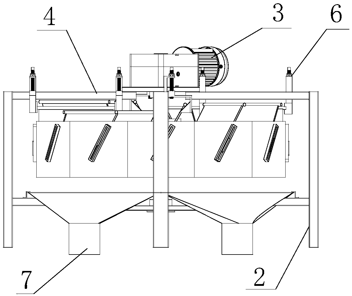 Grading adjusting device of live fish grading screening machine