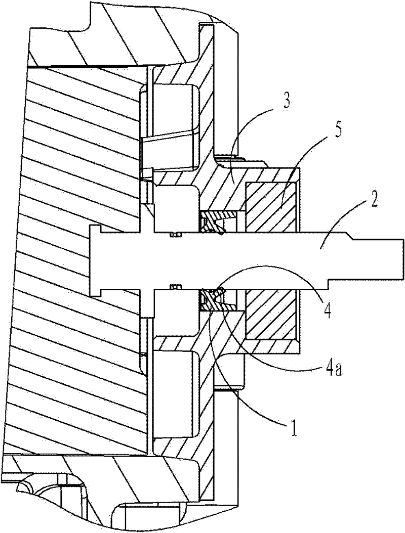 Rotating shaft sealing structure