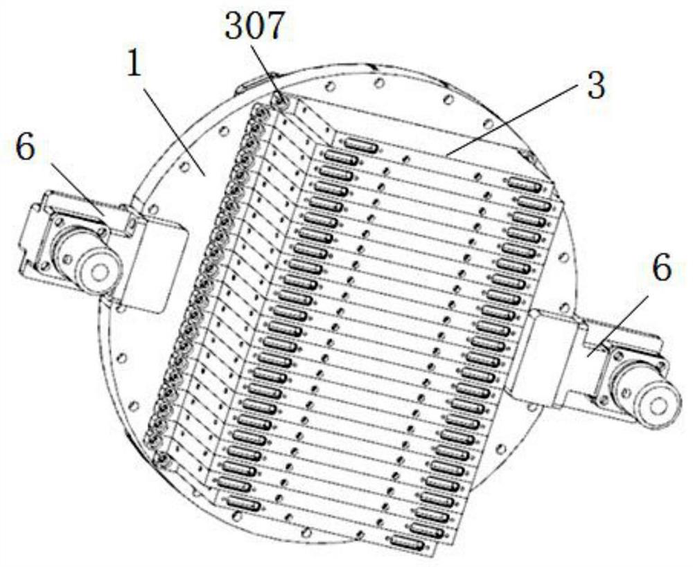 Liquid cooling device for cooling antenna and cooling method thereof