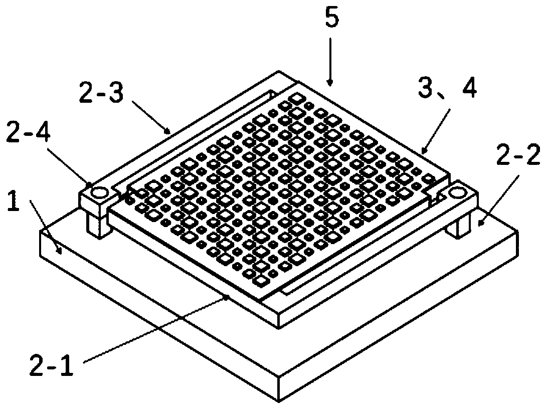 Uncooled infrared focal plane integrated with broadband artificial surface and manufacturing method thereof