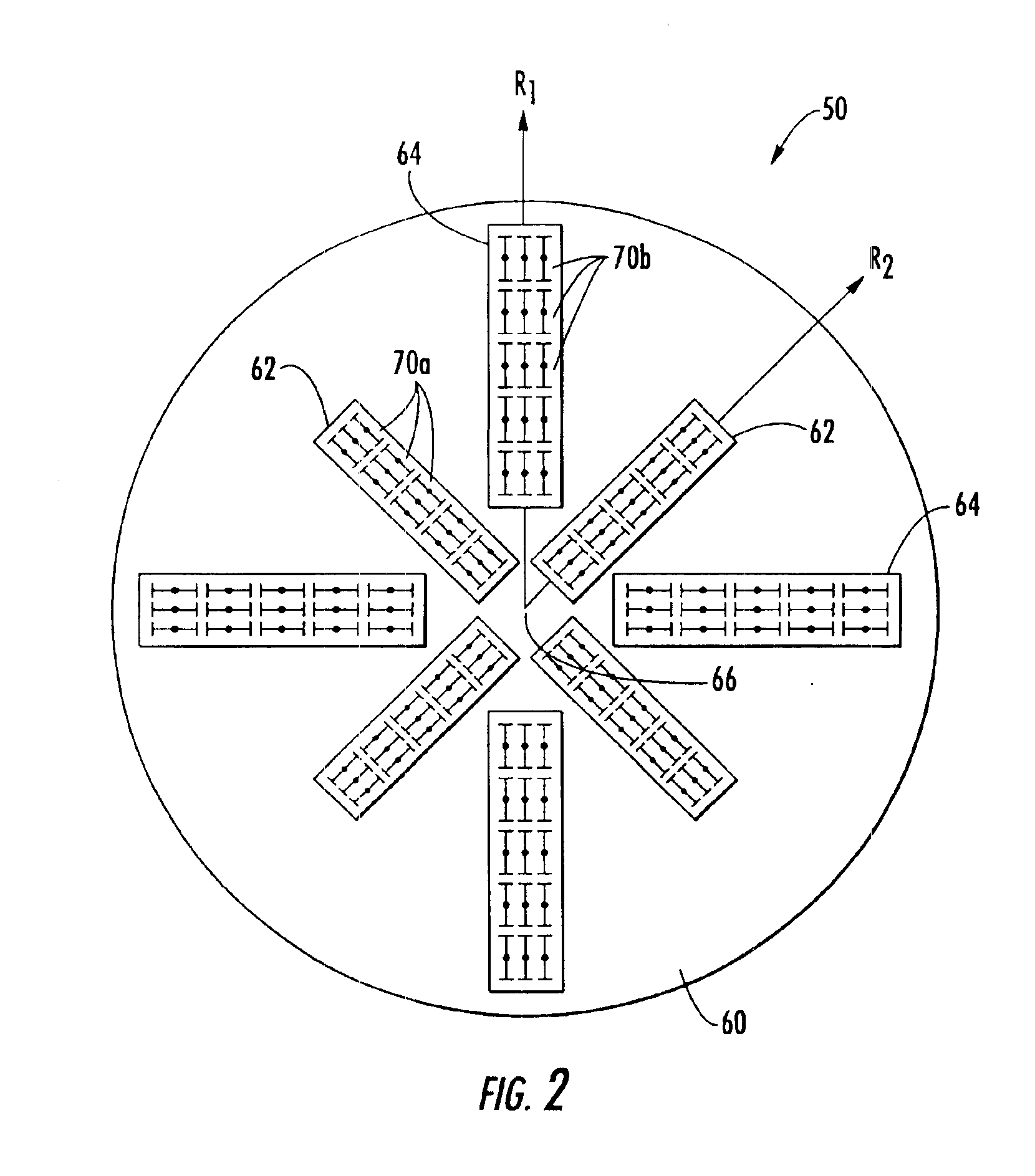 Multiband radially distributed phased array antenna with a sloping ground plane and associated methods