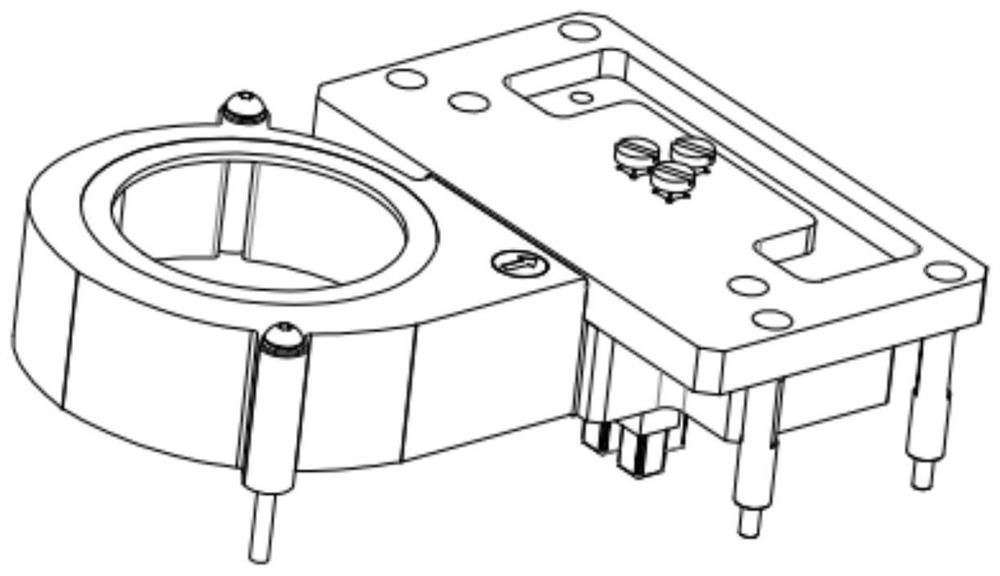 Penetration type heat dissipation device for tested board card chip