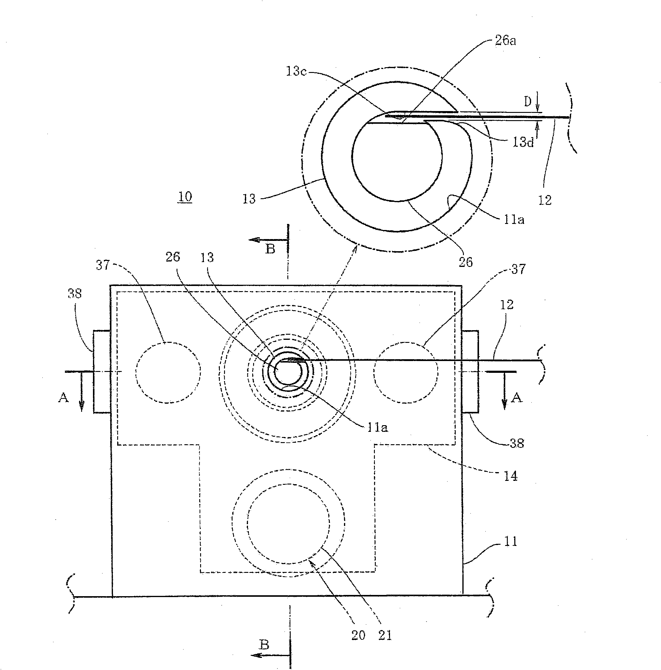 Winding device with plate and winding method