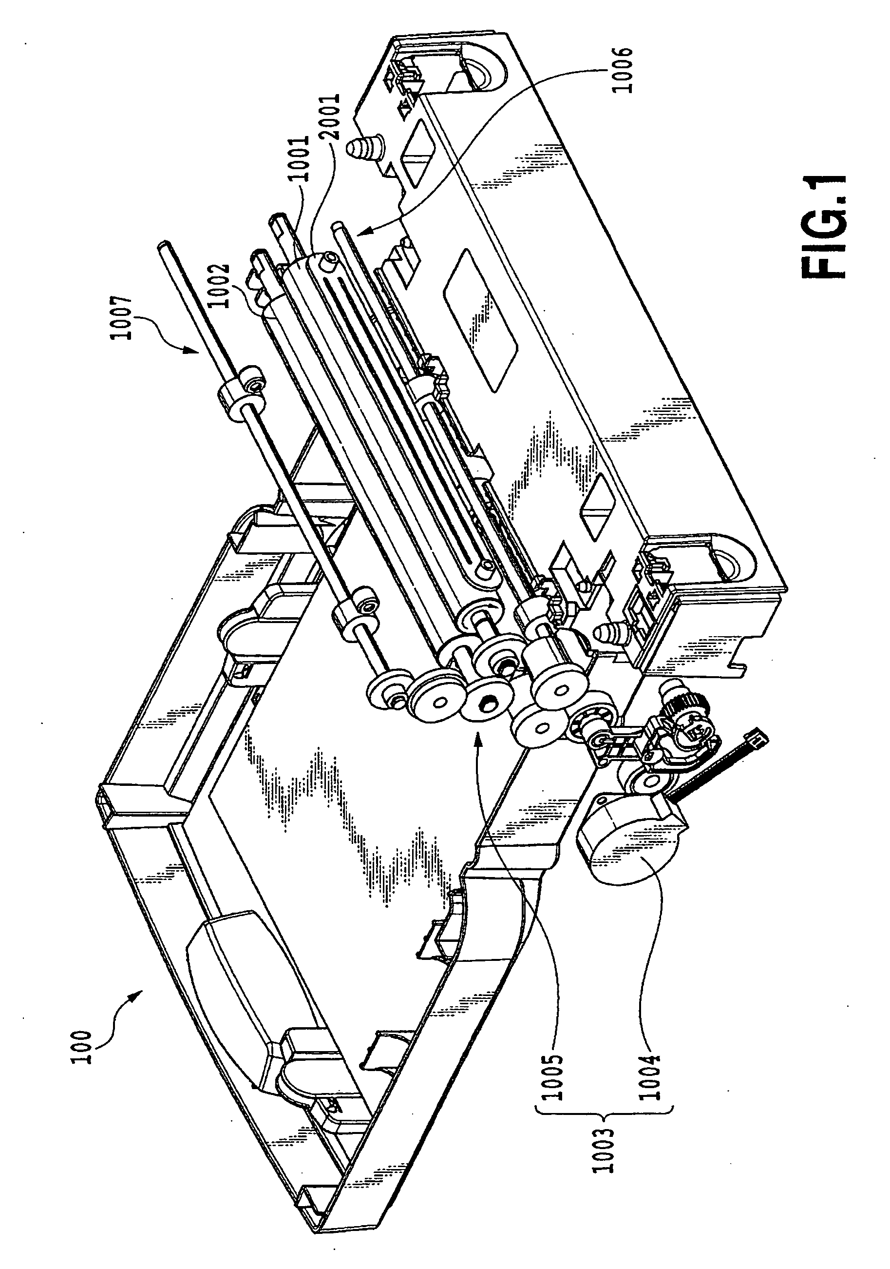 Liquid applying apparatus and ink-jet printing apparatus