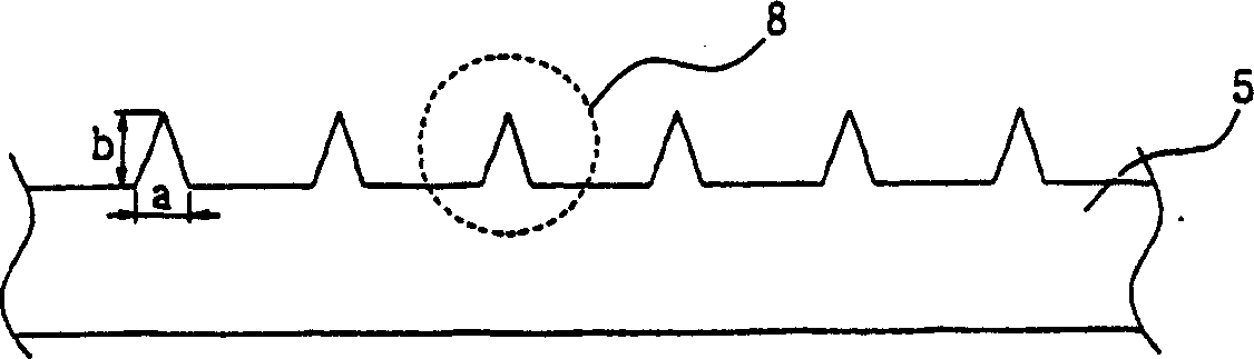 Apparatus for generating low temperature plasma at atmospheric pressure