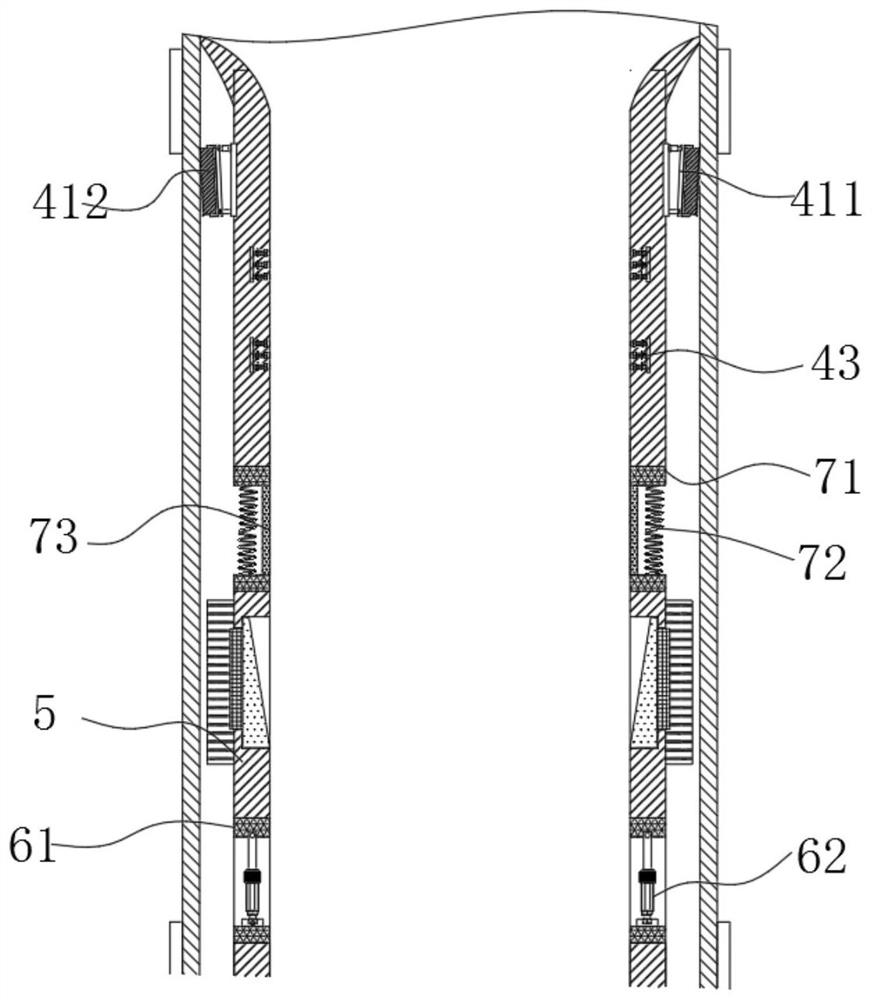 Garbage clearing and transporting device for high-rise building construction floor