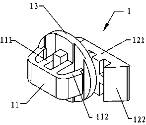 Connection piece and refrigerator adopting same