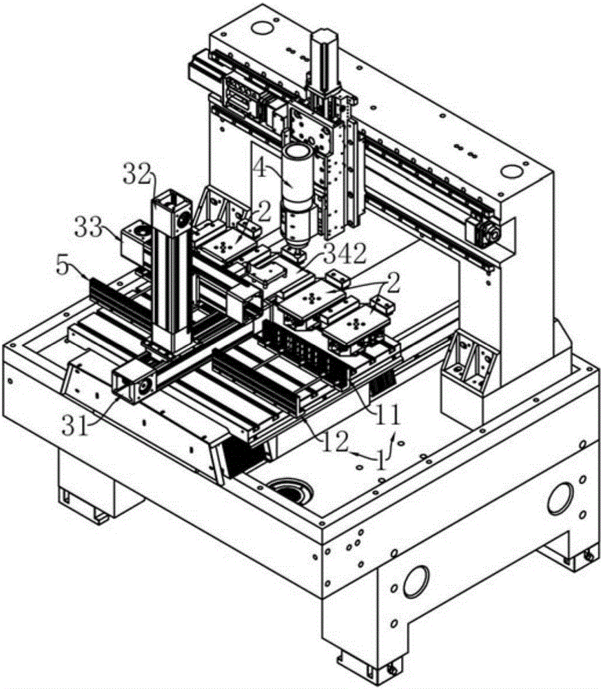 Glass carving machine and method using glass carving machine to carve glass