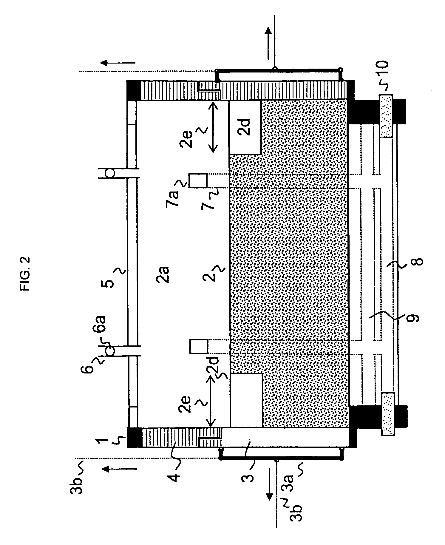 Method to reduce heat radiation losses through coke oven chamber doors and walls by adapting the coal cake in height or density