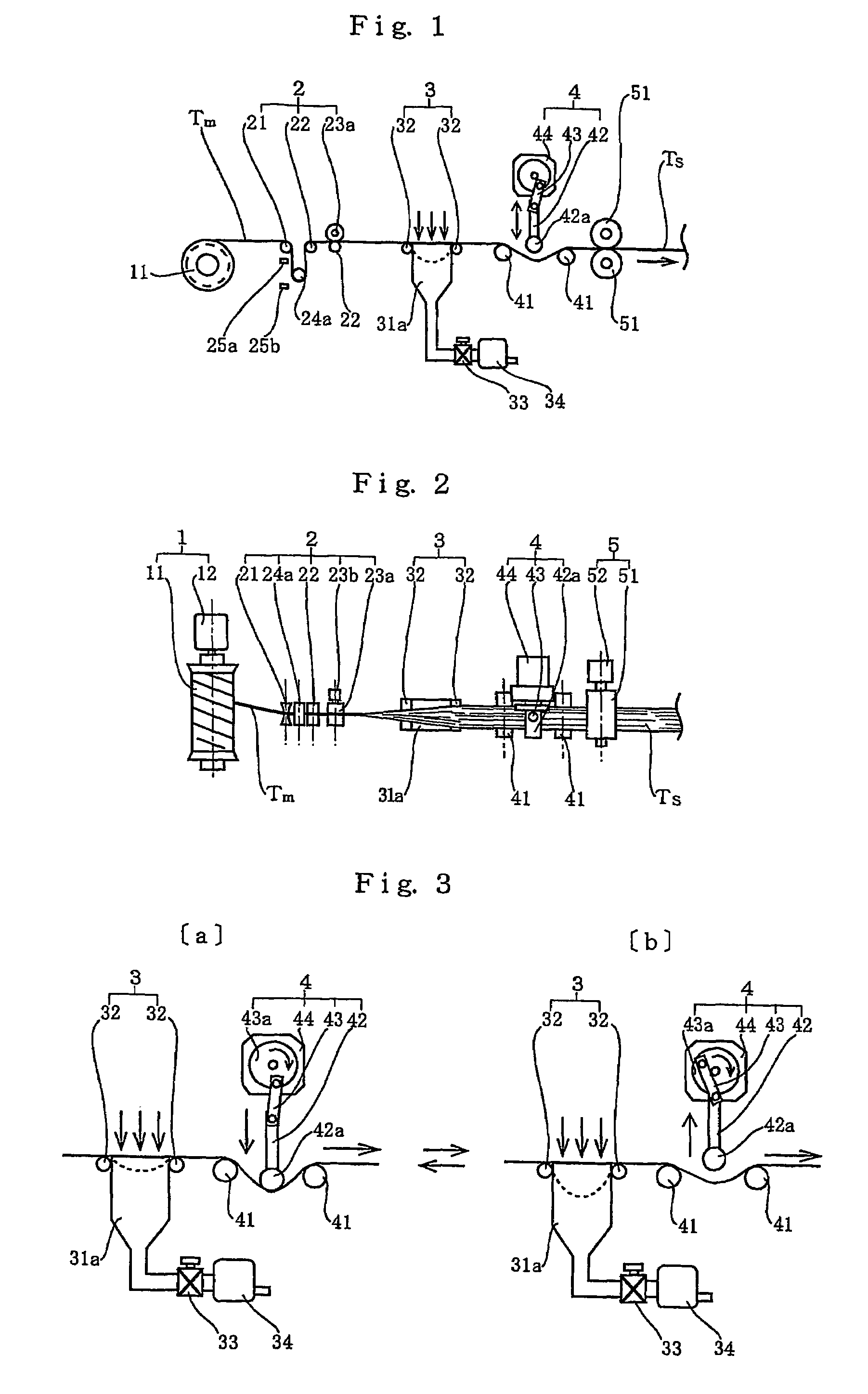 Method of producing a spread multi-filament bundle and an apparatus used in the same