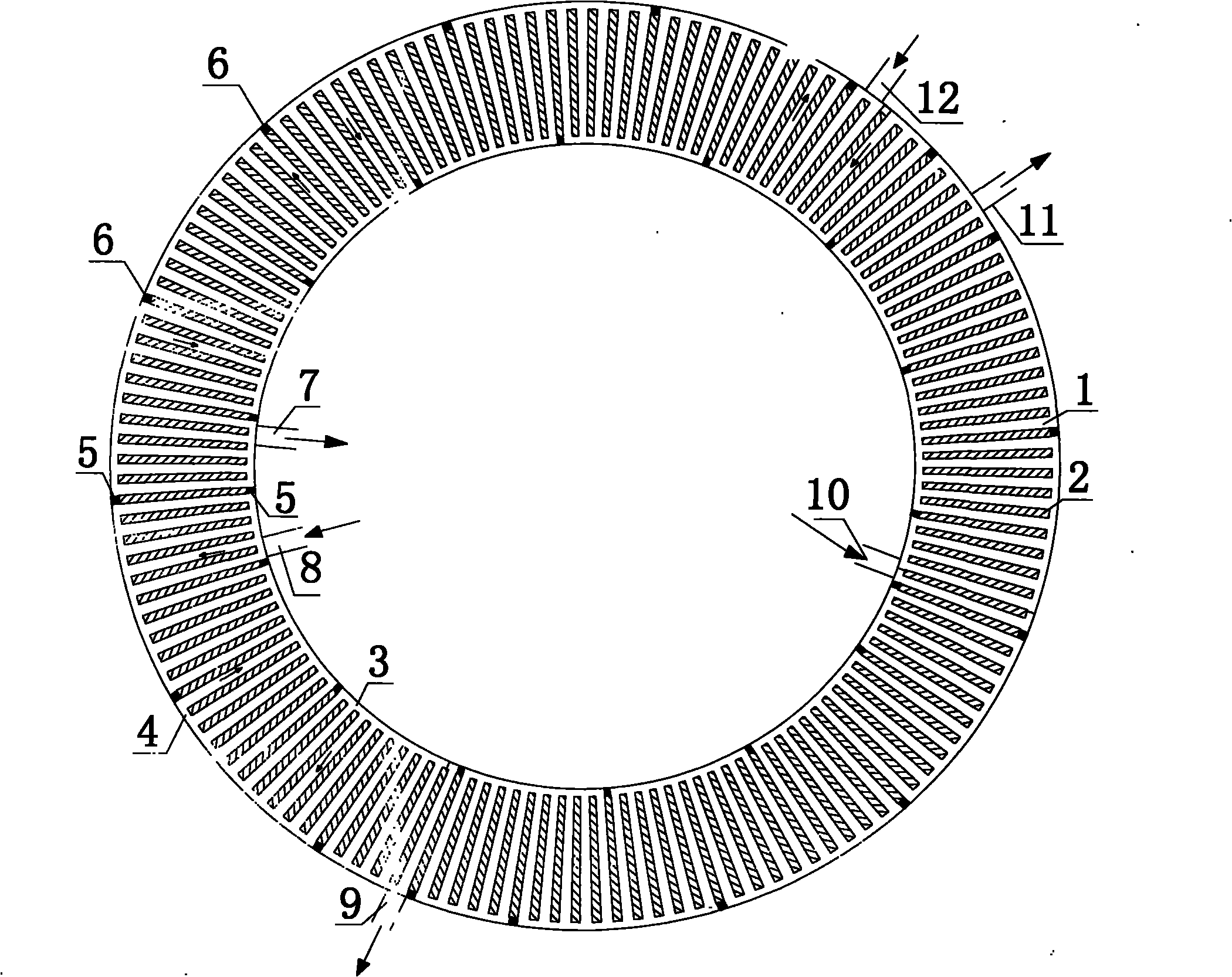 Microchannel enhanced heat exchange system of rotary room-temperature magnetic refrigerator and heat transfer method thereof