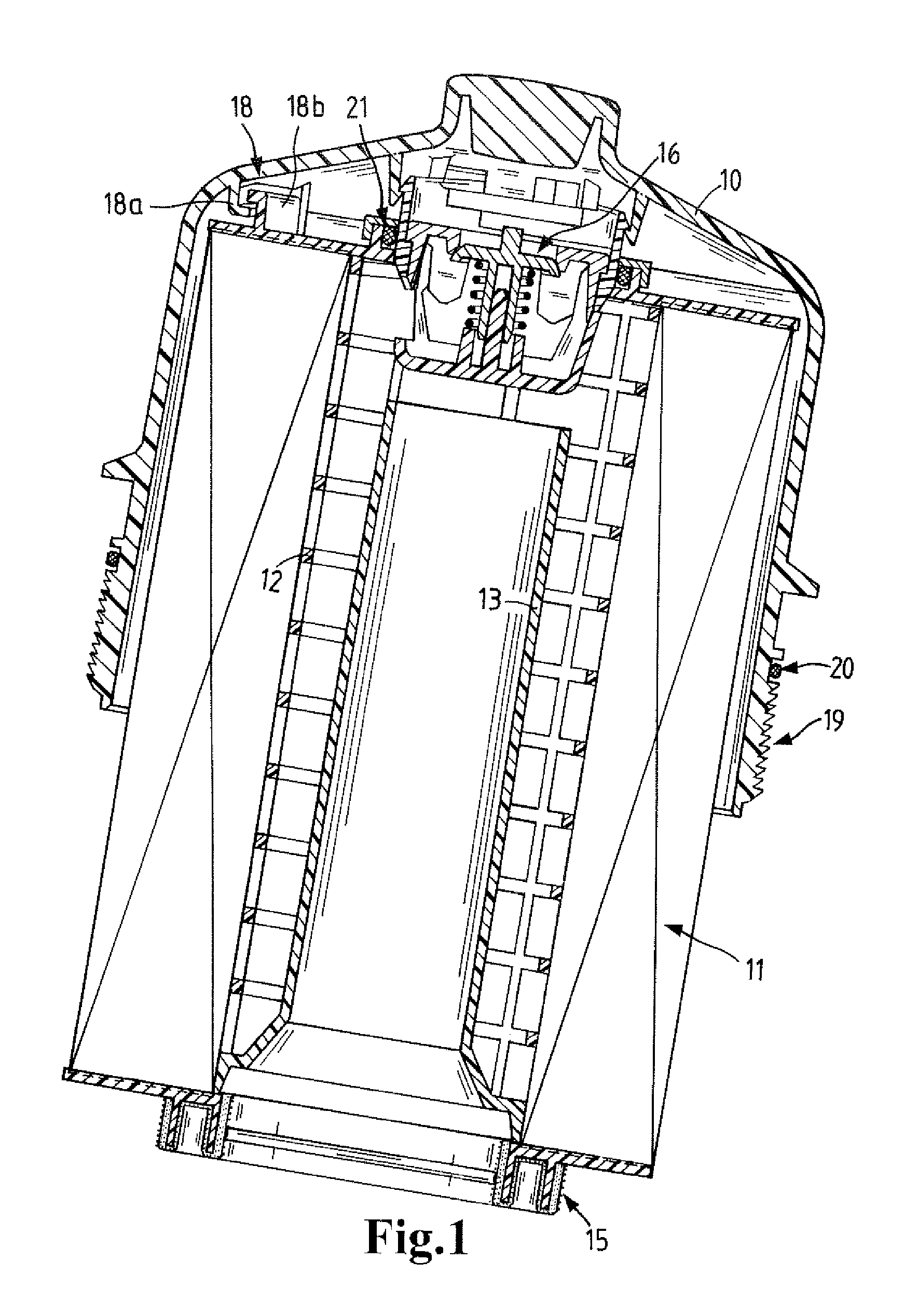 Filter with bayonet coupling to cover