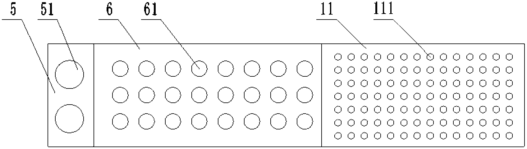 Material particle screening device for plastic extrusion granulation system