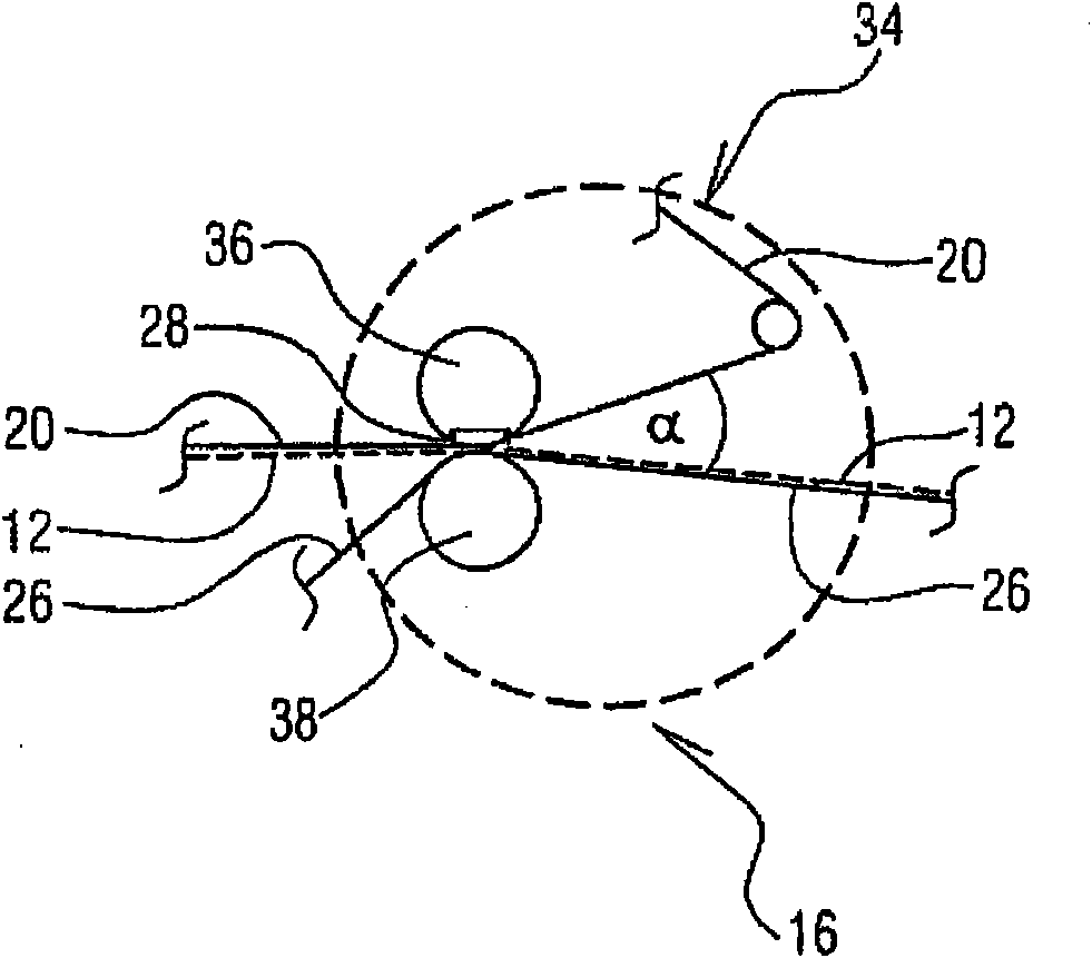 Method and machine for producing a paper web that is smooth on one side