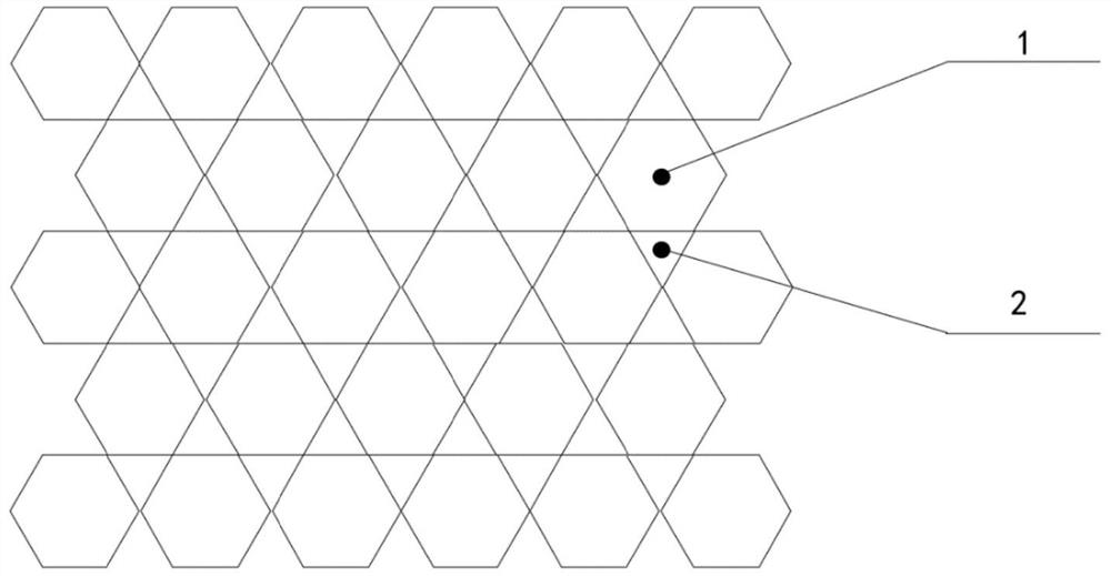 Two-dimensional close-packed array composite pipe interlayer with lateral vent holes and machining method of two-dimensional close-packed array composite pipe interlayer