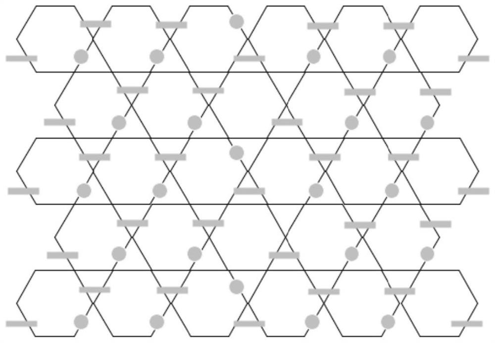 Two-dimensional close-packed array composite pipe interlayer with lateral vent holes and machining method of two-dimensional close-packed array composite pipe interlayer