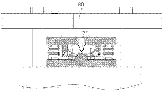 A convenient elastic fastening mechanism