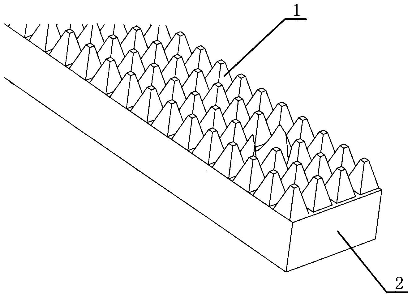 Ice breaking tooth capable of breaking thin ice on road surface and ice breaking wheel provided with ice breaking teeth