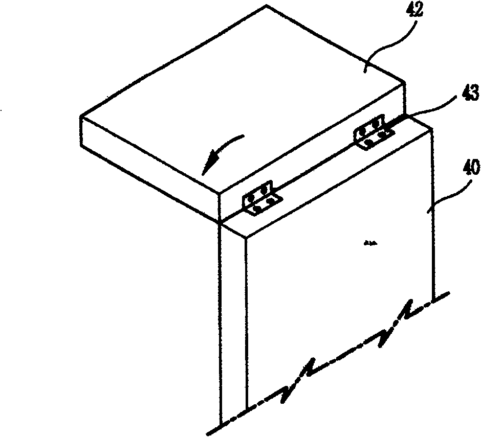 Refrigerator with adjustable cold storing and freezing space