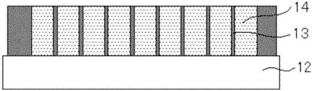 Light beam direction controlling element and display device