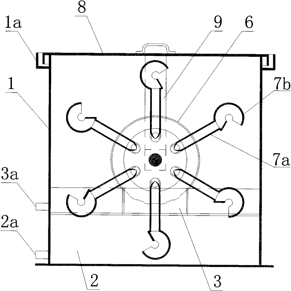 Turntable type continuous liquid charging device