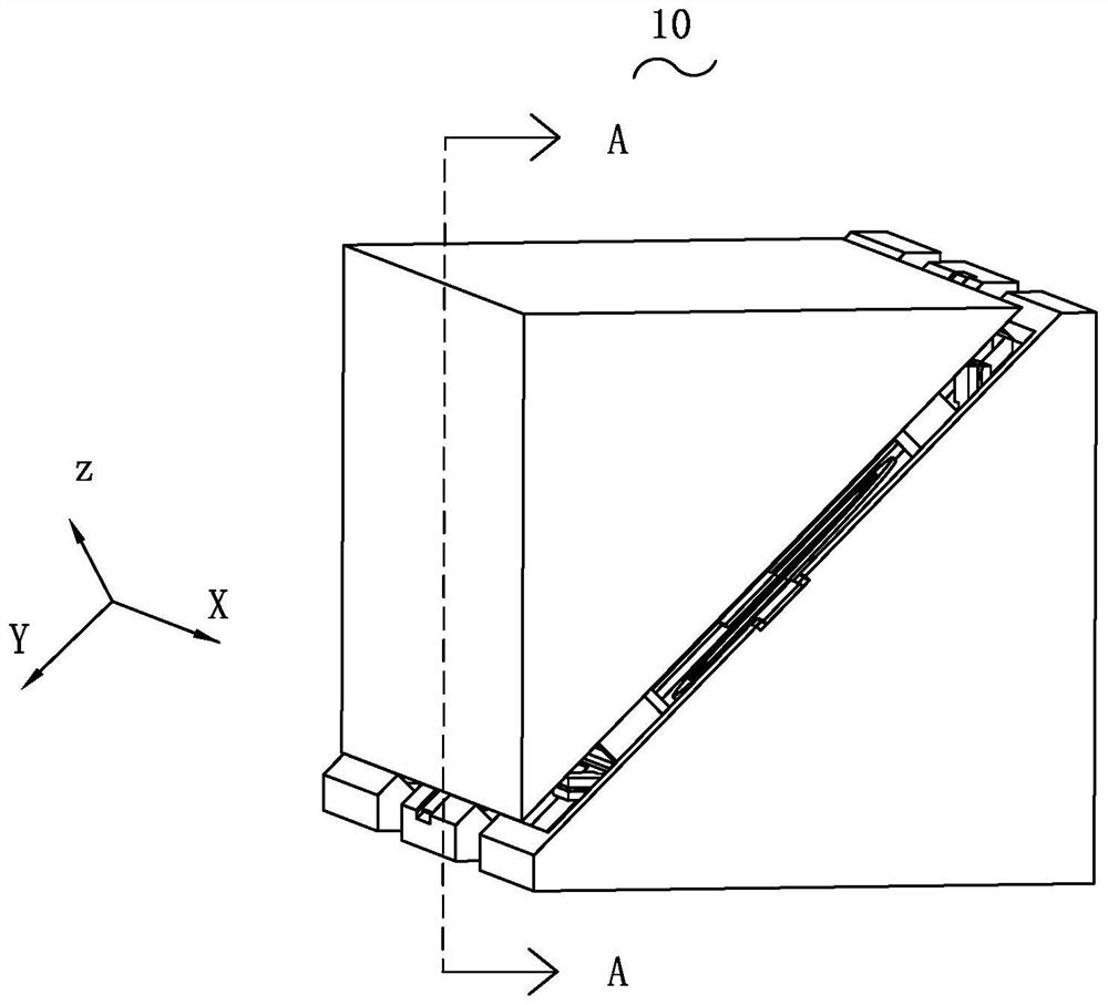 Prism device applied to periscope lens module and periscope lens module