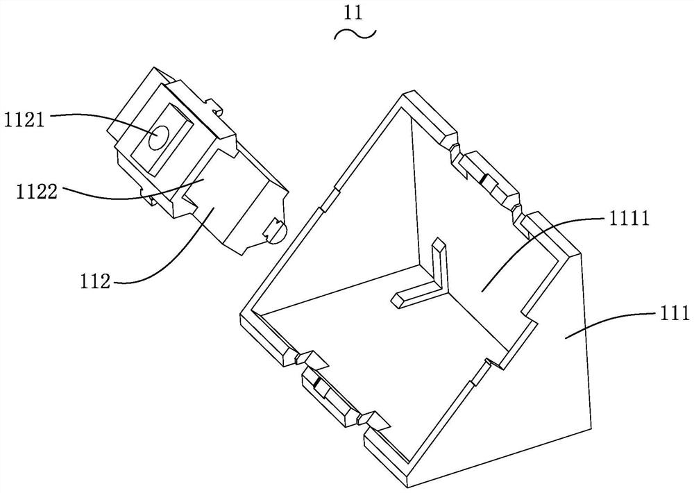 Prism device applied to periscope lens module and periscope lens module