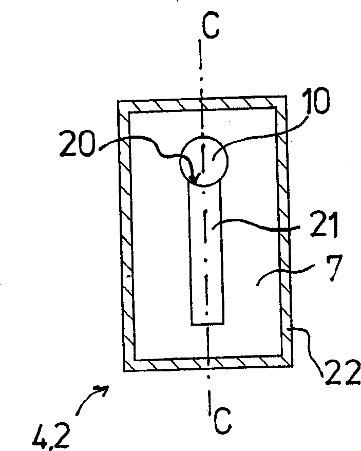 Resonating apparatus, in particular micowave resonating apparatus and measuring apparatus