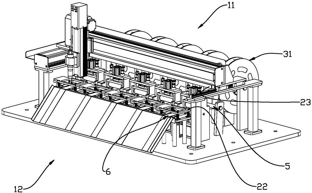 Automatic feeding, cutting-off and conveying equipment for cloth strips