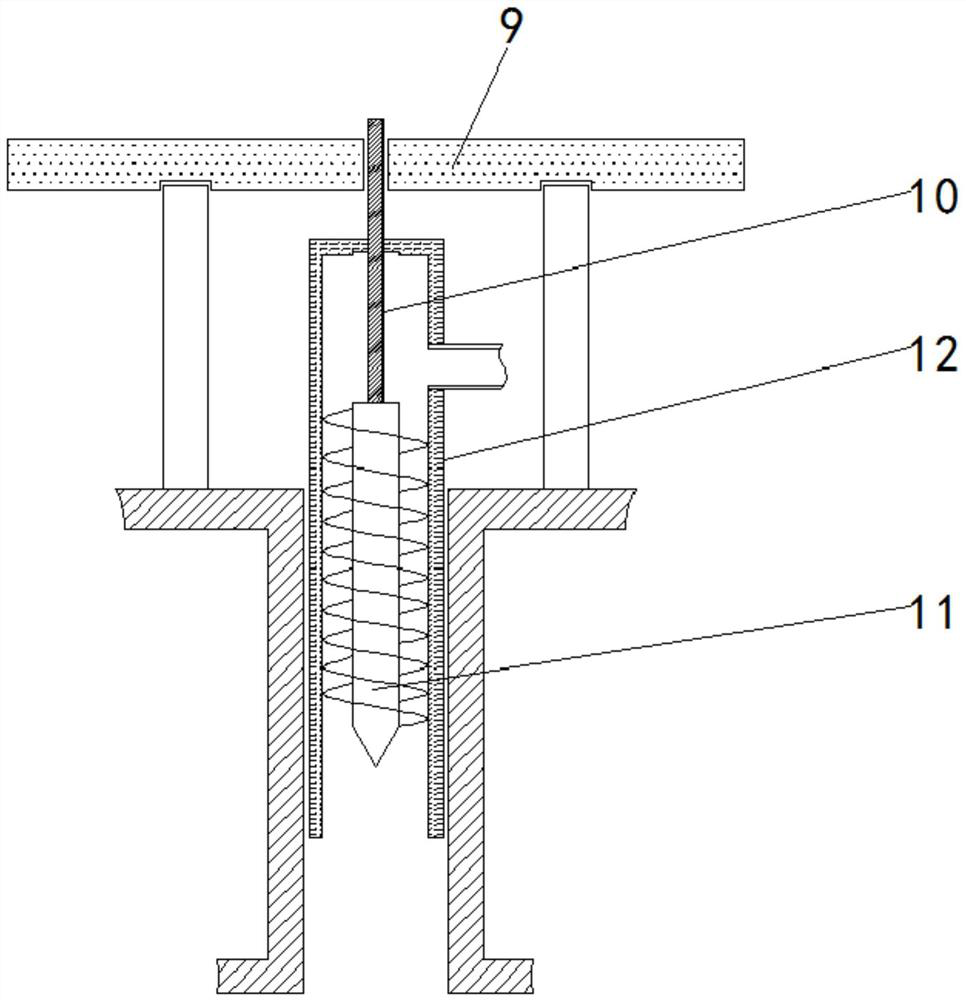 Energy-saving and environment-friendly plastic heat-insulating board forming device