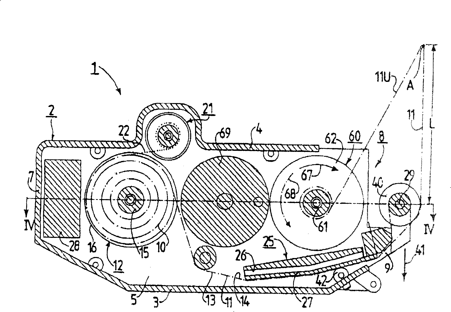 Depilating apparatus with a depilating tape