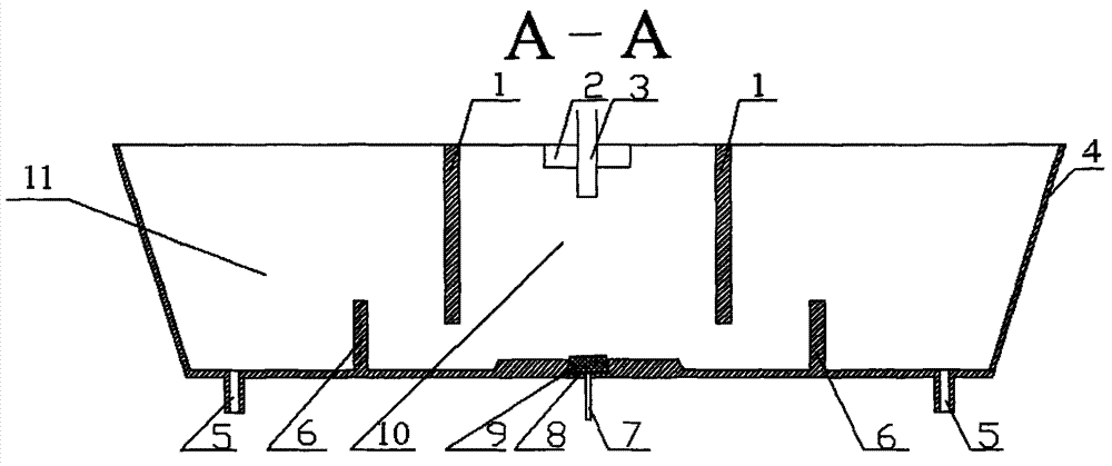 Continuous casting tundish for improving cleanliness of molten steel