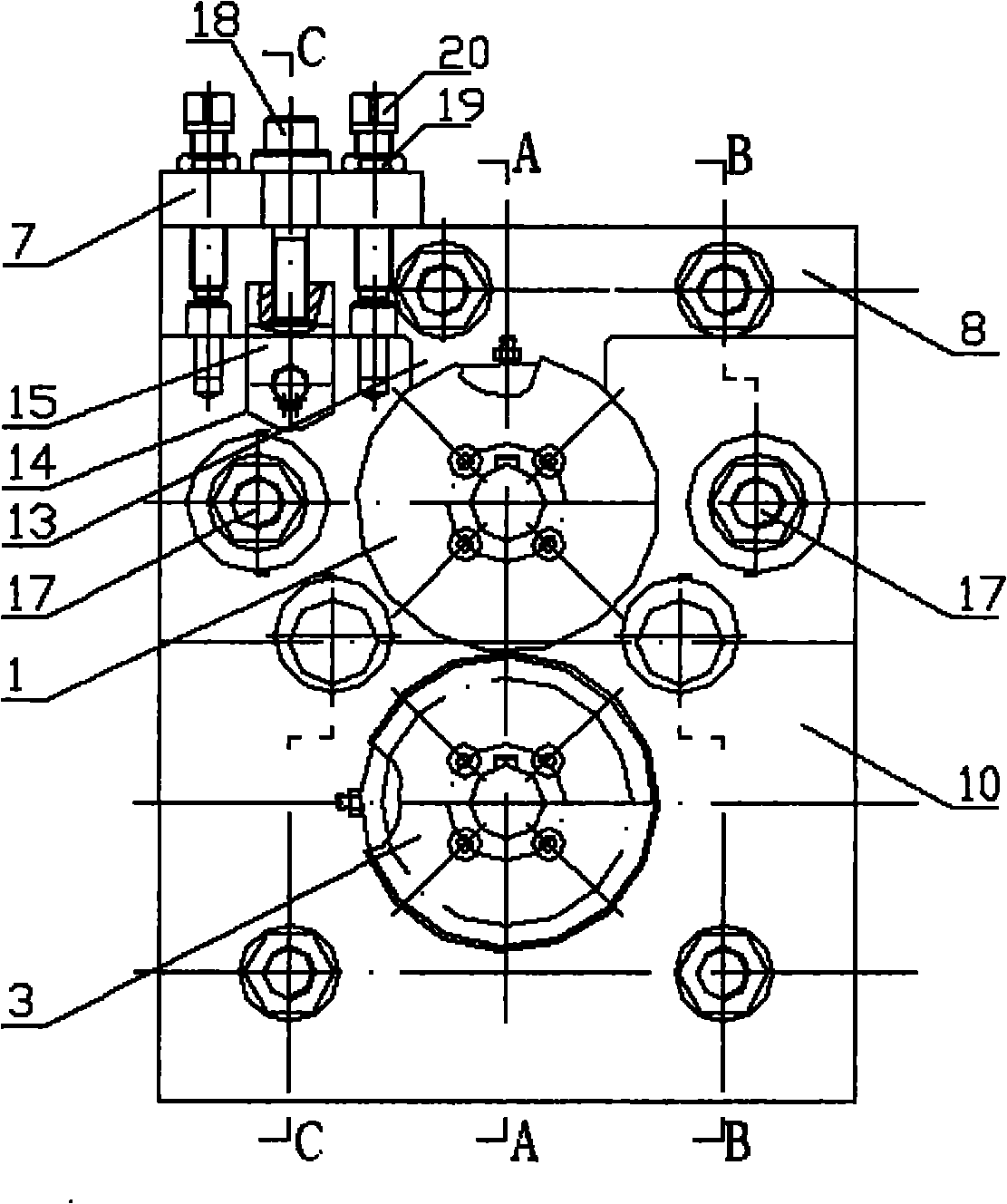 Device and method for adjusting gap of shear of disc shearing machine