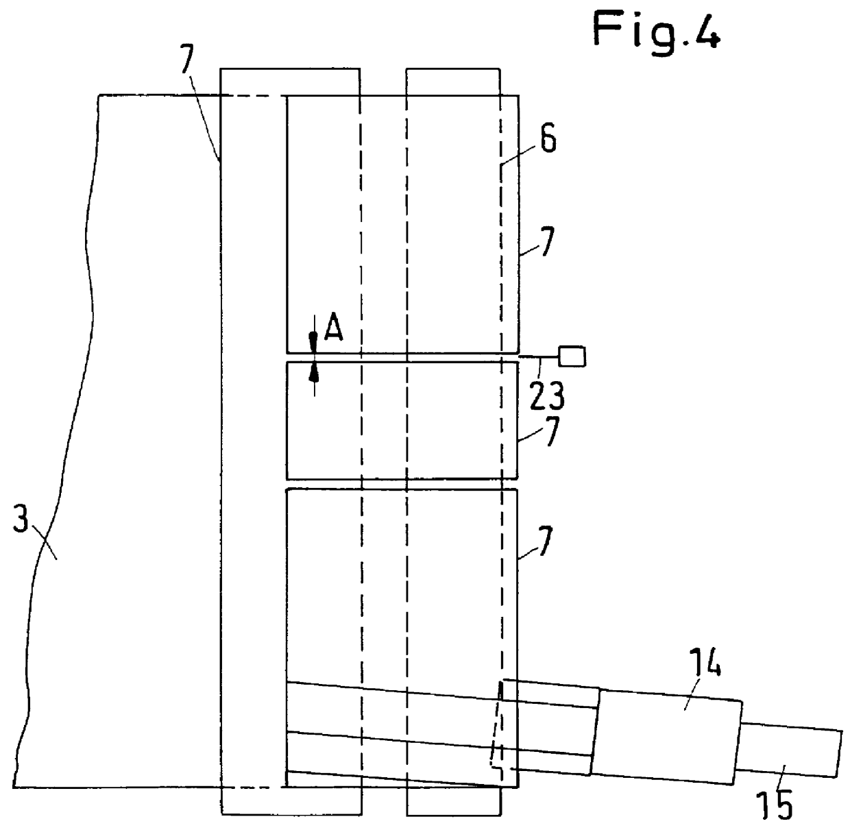 Reel slitting device and method