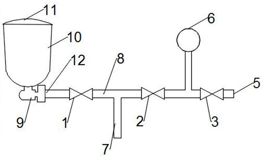 Vacuum-pumping oil injecting device