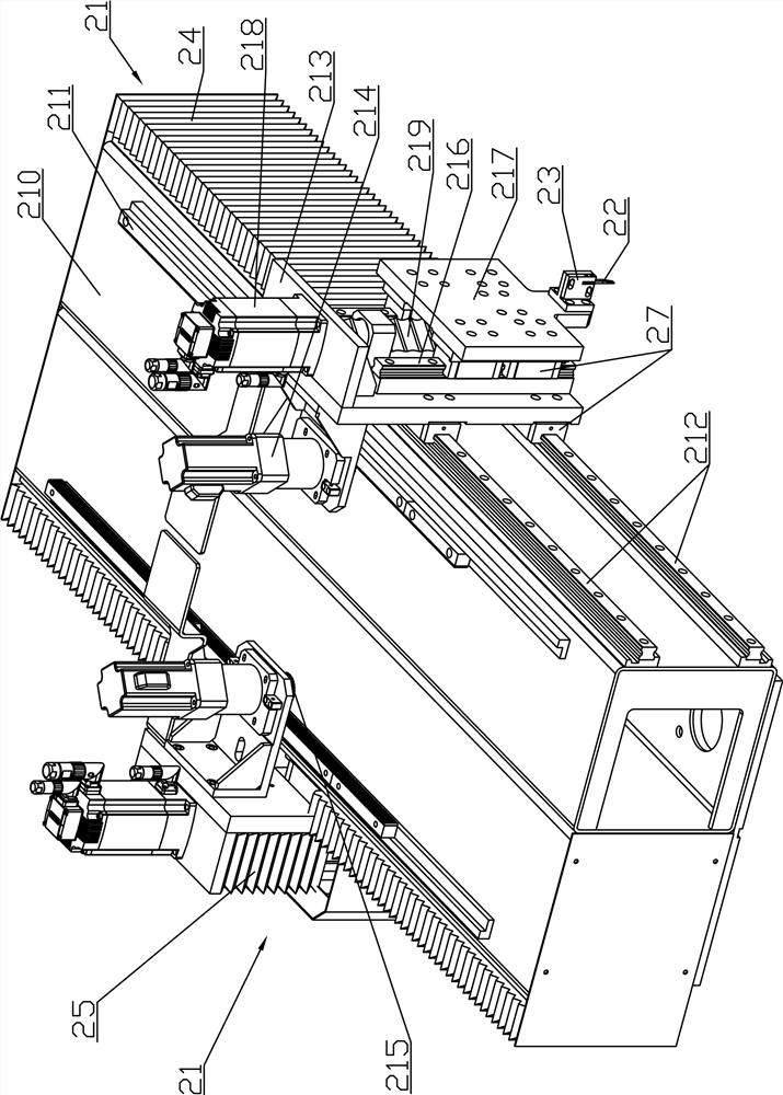 Automatic cutting device used for porous extrusion molding equipment and using method of automatic cutting device