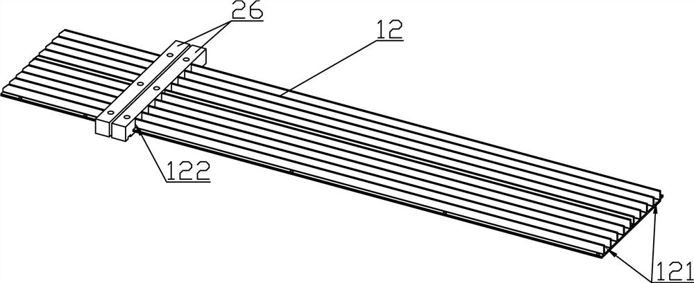 Automatic cutting device used for porous extrusion molding equipment and using method of automatic cutting device