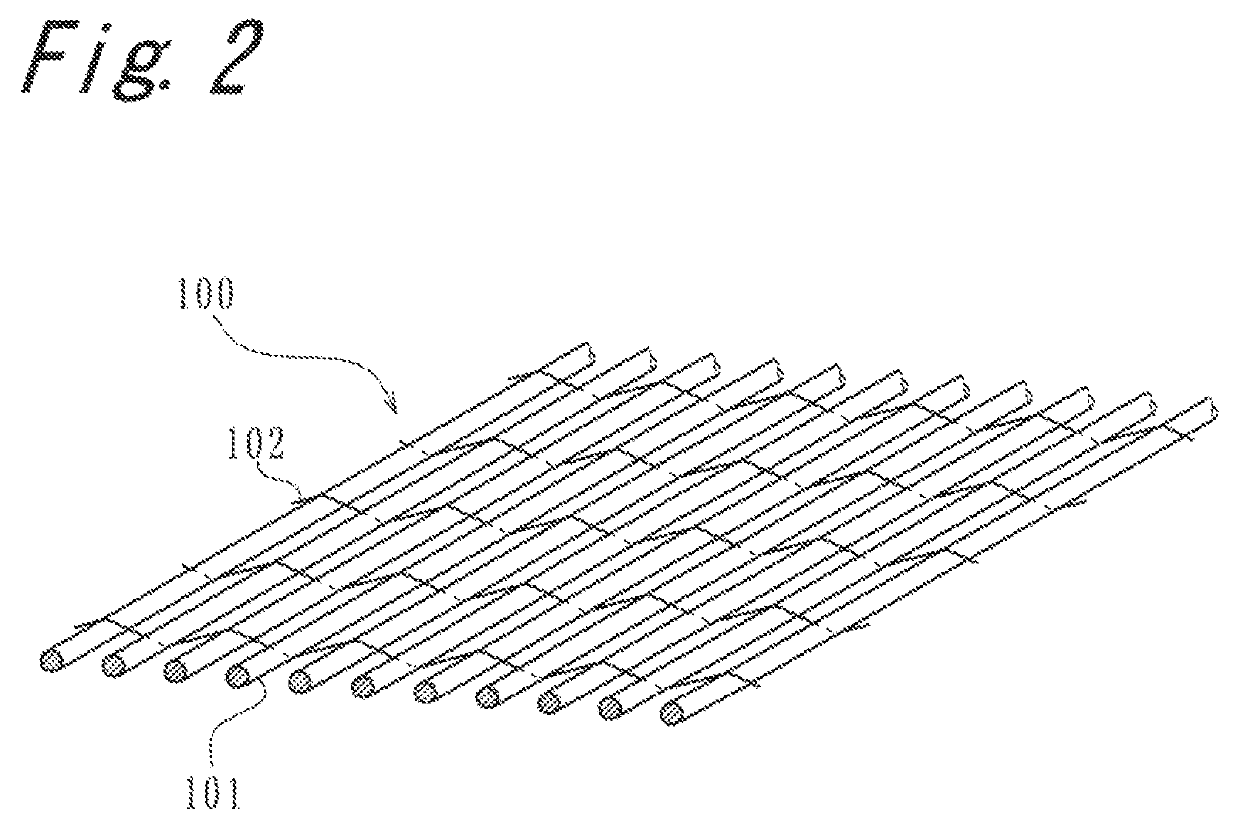 Method of forming topping sheet and apparatus thereof