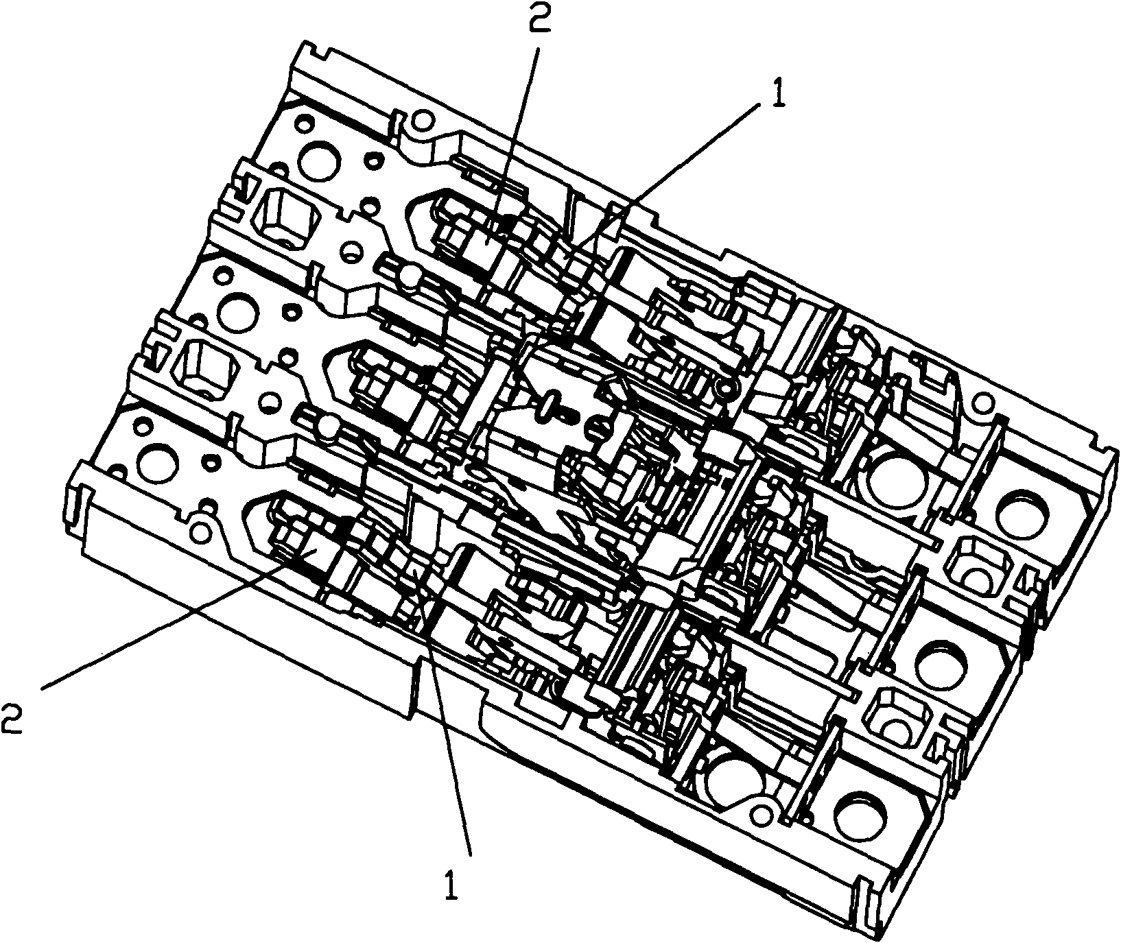 Low-voltage circuit breaker capable of improving breaking capacity