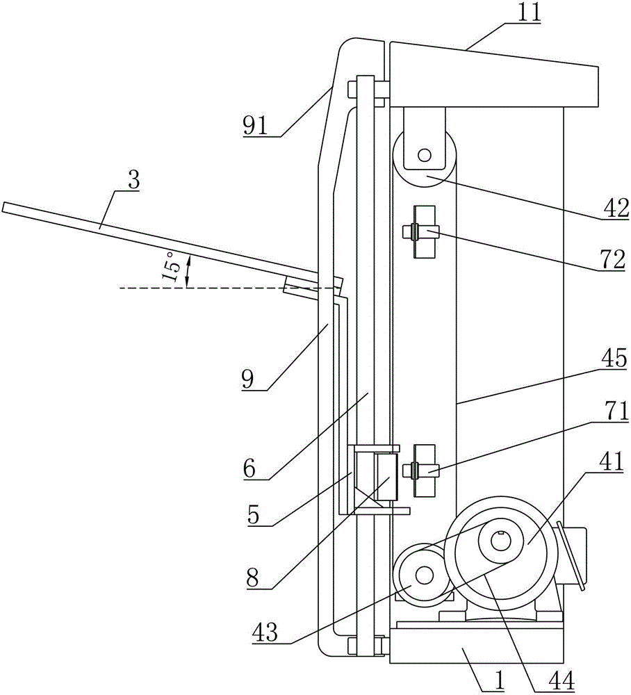 Cloth roll lifting device of heat shrinkable film cloth roll packaging machine