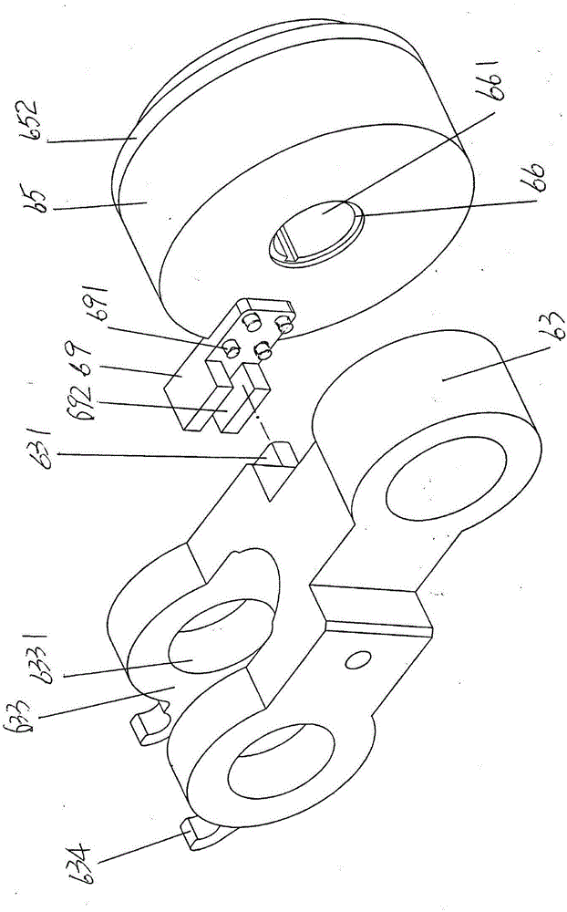 Die opening and closing device for plastic product molding machine