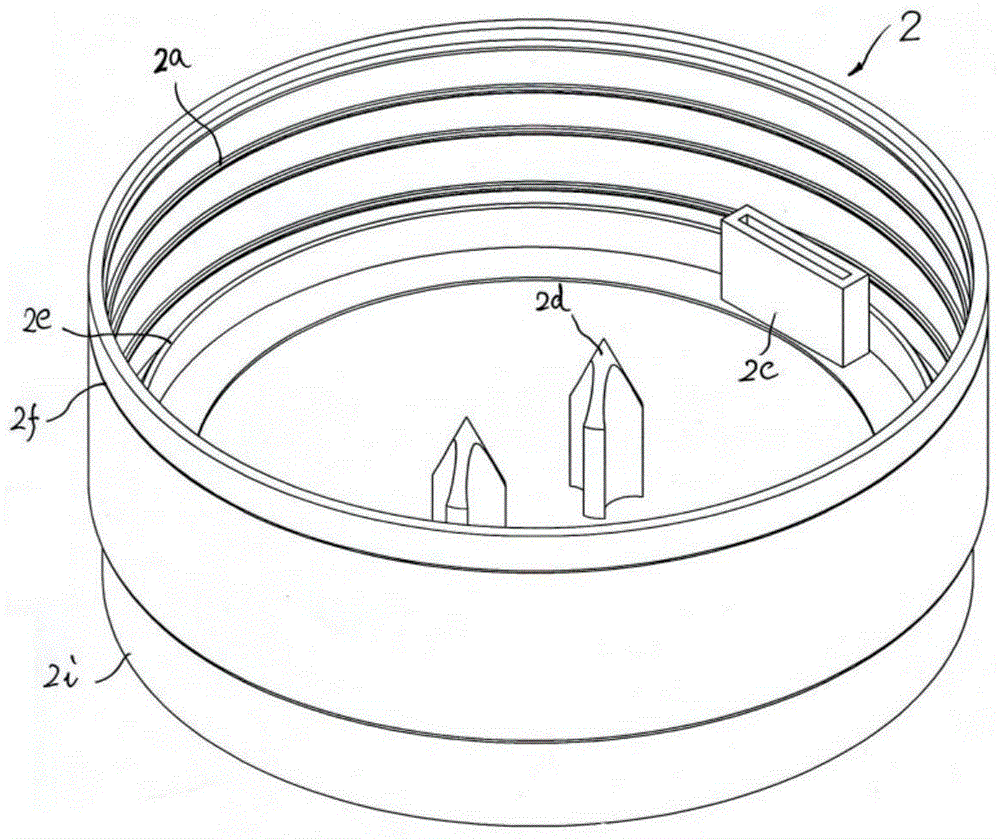 Beverage bottle for storing solid beverage raw materials in a vacuum