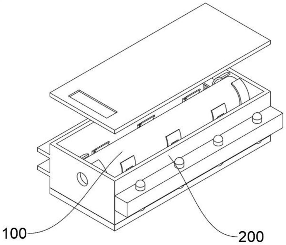 Lithium battery protection device based on snap-in limit structure