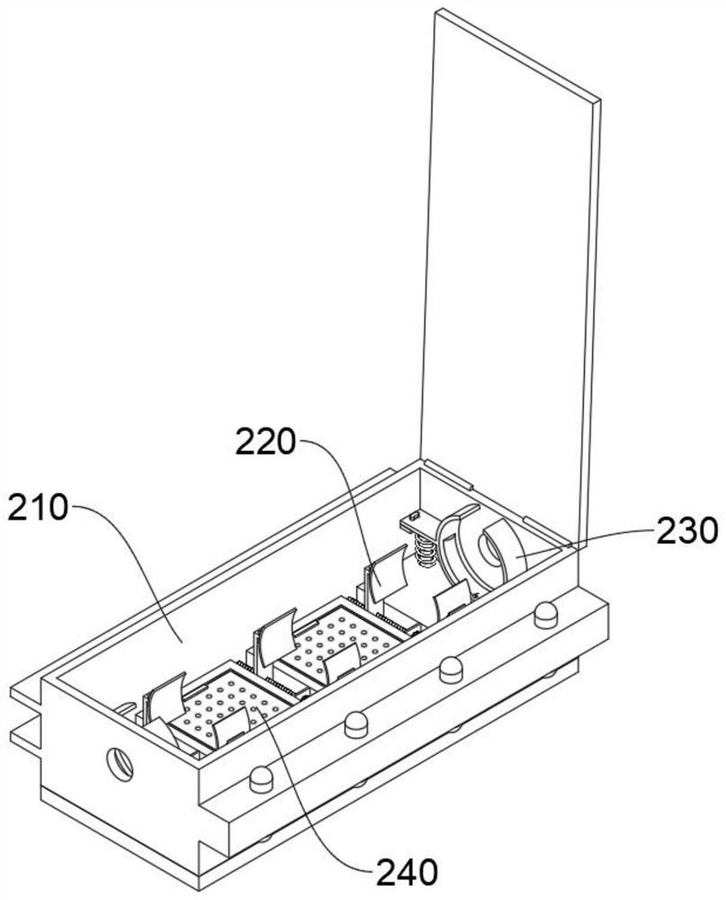 Lithium battery protection device based on snap-in limit structure